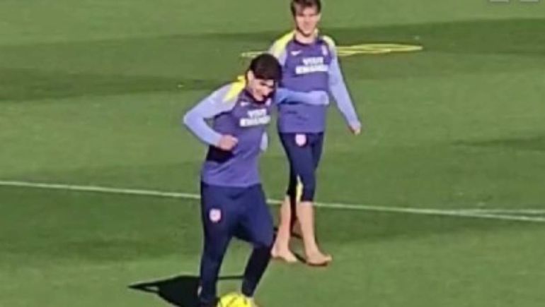 Descalzos en el entrenamiento: el extraño método de Simeone en el Atlético Madrid que llamó la atención en Europa