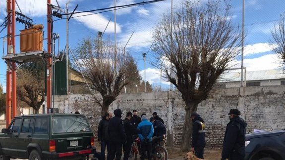 Detuvieron a dos adolescentes que llevaban cigarrillos de marihuana