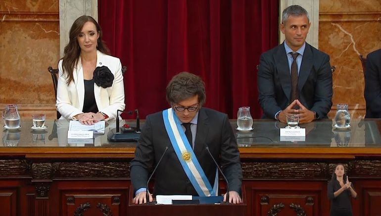 Tensión entre Javier Milei y Victoria Villarruel: el saludo que no fue, el plano corto y el reto del final