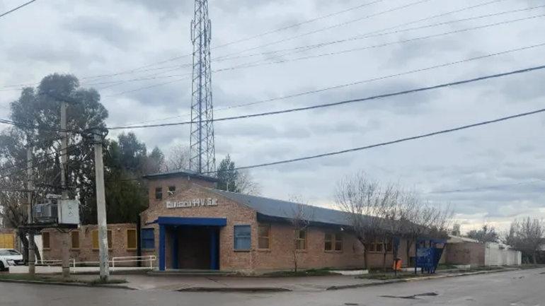 Así amaneció la Comisaría 44 de Valentina Sur tras normalizarse la situación. Así amaneció la Comisaría 44 de Valentina Sur tras normalizarse la situación.