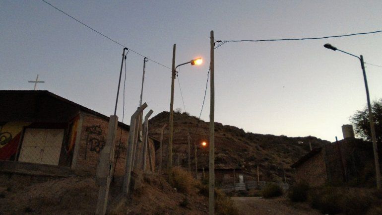 Más de 140 familias de Rincón del Valle ahora tienen electricidad