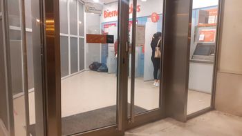 El drama de las personas en situación de calle se ha complicado mucho por el crudo invierno actual. Ahora, el Municipio les ha acondicionado un lugar para que puedan pasar la noche. El drama de las personas en situación de calle se ha complicado mucho por el crudo invierno actual. Ahora, el Municipio les ha acondicionado un lugar para que puedan pasar la noche.