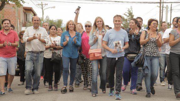 timbreo en neuquen: bermudez y schleret recorrieron valentina sur