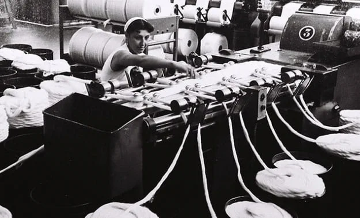 Durante estas las décadas del 30, 40 y 50, constituye empresas tales como Compañía Química o Grafa, por ejemplo. Durante estas las décadas del 30, 40 y 50, constituye empresas tales como Compañía Química o Grafa, por ejemplo.