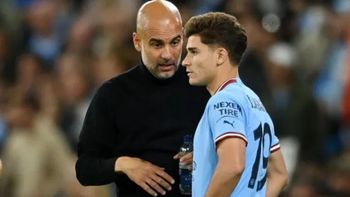 Julián Álvarez aún no definió si seguirá en Manchester City. Julián Álvarez aún no definió si seguirá en Manchester City.