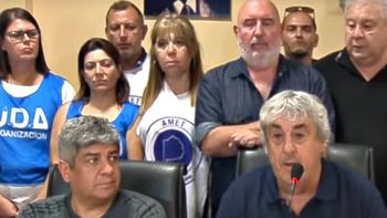 En conferencia de prensa los docentes junto al titular de la CGT definieron un paro docente para el lunes 4 de marzo. Foto: Google. En conferencia de prensa los docentes junto al titular de la CGT definieron un paro docente para el lunes 4 de marzo. Foto: Google.