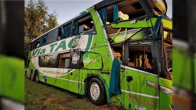 Una pareja de Roca se salvó de milagro en el vuelco del colectivo de Mar del Plata