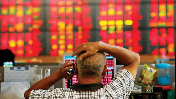Se disparó el Riesgo País: supera los 900 puntos y genera preocupación