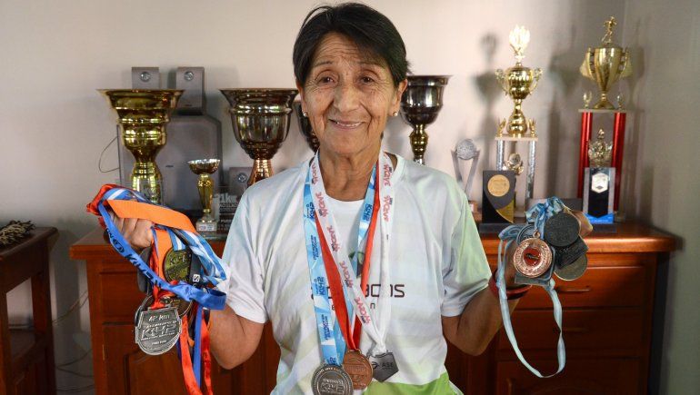 La neuquina que sigue corriendo maratones a sus 71 años