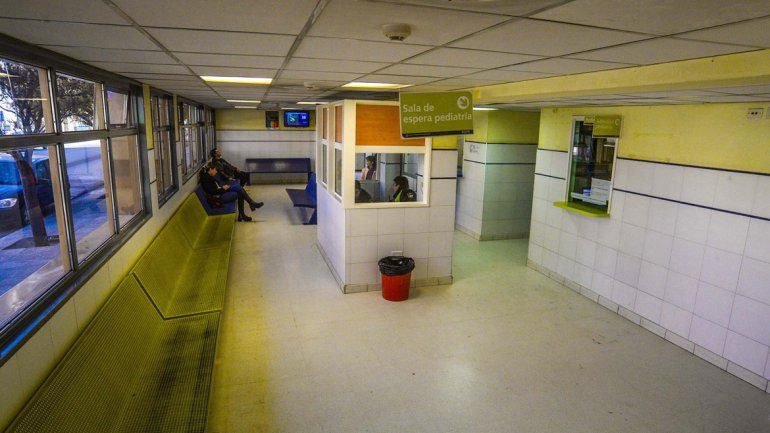 Muy poca gente circulaba ayer por el hospital más importante de la provincia