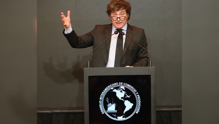 Javier Milei aseguró que no hay atraso cambiario y cruzó a los economistas. Javier Milei aseguró que no hay atraso cambiario y cruzó a los economistas.