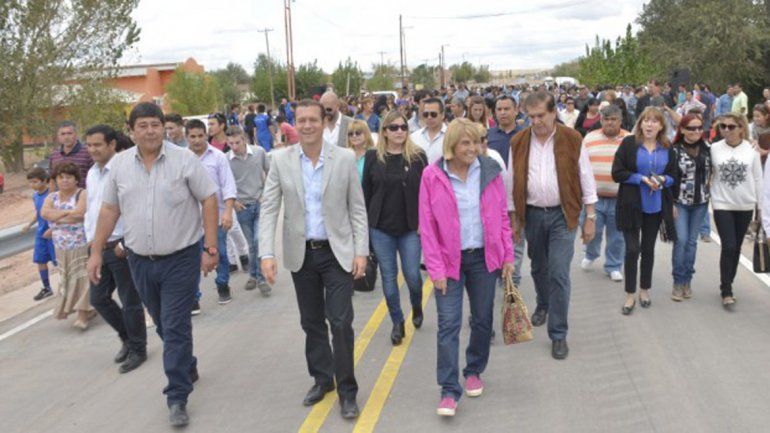 Gutiérrez recorrió la localidad juntos a dirigentes locales.&nbsp;