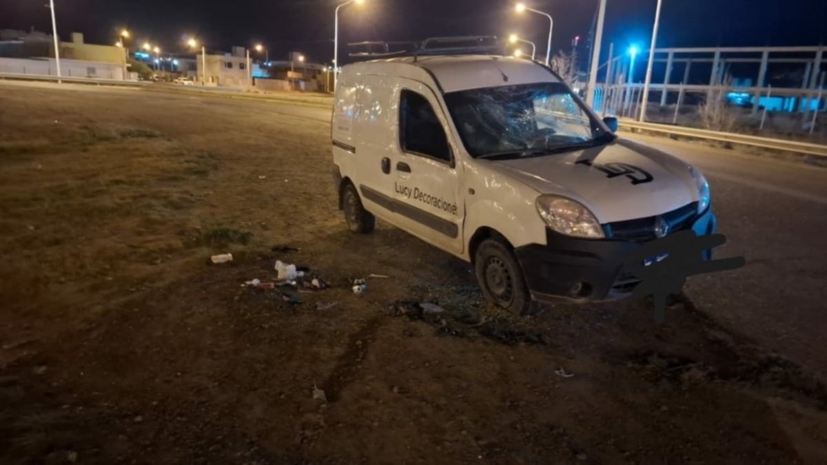 La Kangoo con la que volcó Ríos en Puerto Madryn.