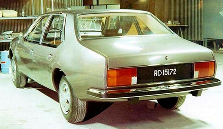 La cola del prototipo era muy parecida al posterior R18. La cola del prototipo era muy parecida al posterior R18.