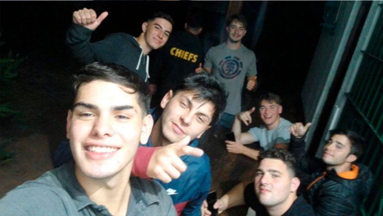 Sonrientes y con los pulgares para arriba los rugbiers se sacaron una&nbsp;selfie minutos después de matar a Fernando Báez Sosa.&nbsp;