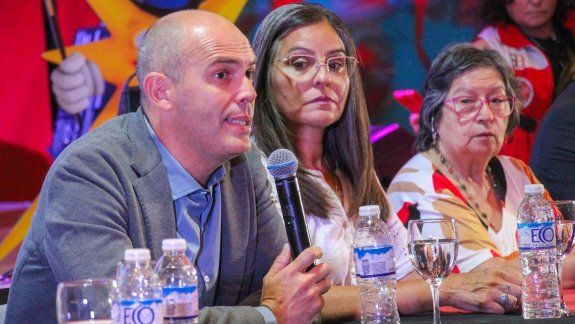 El intendente de Centenario, Esteban Cimolai, hizo la presentación de la Fiesta Nacional del Pionero 2025 en Casino Magic de Centenario.