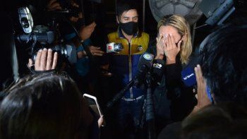 llanto y bronca contra claudia: rocio oliva, prohibida en el velorio de maradona llanto y bronca contra claudia: rocio oliva, prohibida en el velorio de maradona