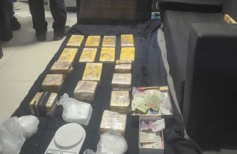 Secuestraron 20 kilos de cocaína en un operativo en Comodoro Rivadavia. Secuestraron 20 kilos de cocaína en un operativo en Comodoro Rivadavia.