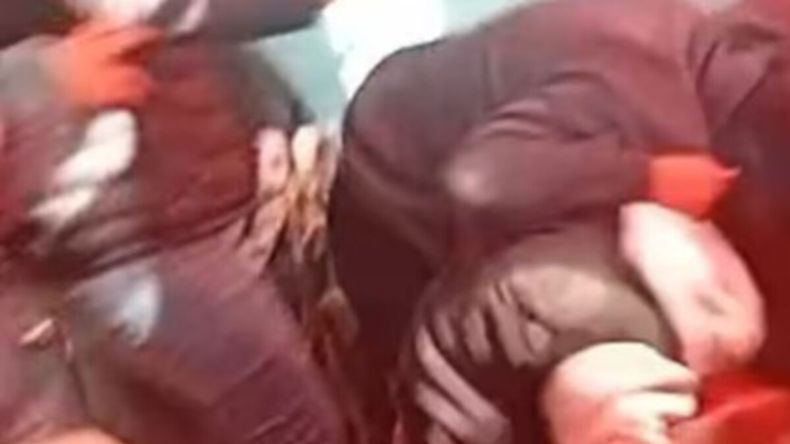 a madre de la víctima contó que la chica alcanzó a llamarla por teléfono tras la brutal agresión. | LM Neuquen a madre de la víctima contó que la chica alcanzó a llamarla por teléfono tras la brutal agresión.