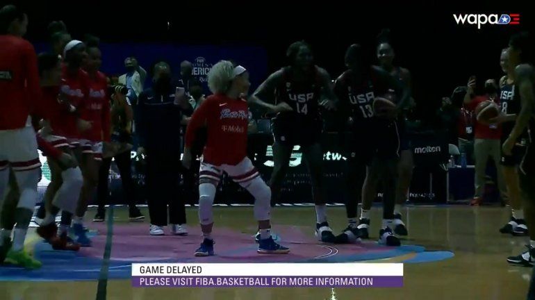 Hubo un apagón en la final y se pusieron a bailar en el medio de la cancha