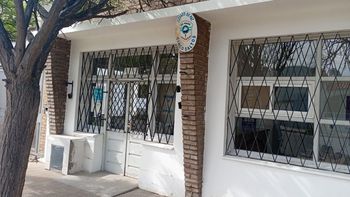 El juez de Paz de Cinco Saltos dispuso medidas cautelares para proteger a la mujer que denunció a un hombre por violencia. El juez de Paz de Cinco Saltos dispuso medidas cautelares para proteger a la mujer que denunció a un hombre por violencia.