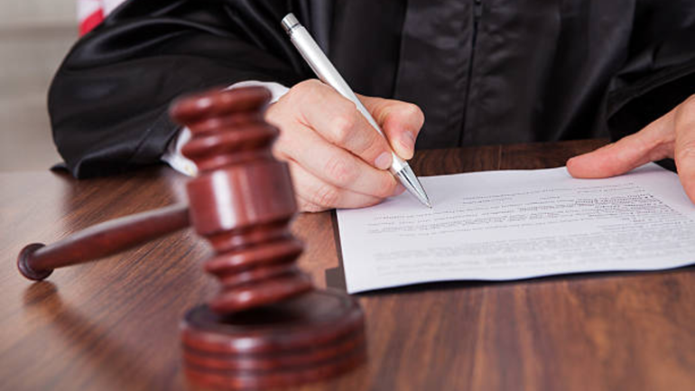 La mujer obtuvo una reparación millonaria tras demostrar años de violencia física, verbal y económica dentro del matrimonio. La mujer obtuvo una reparación millonaria tras demostrar años de violencia física, verbal y económica dentro del matrimonio.