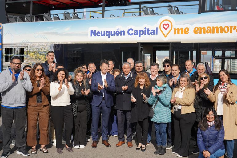 Gaido y Figueroa lanzaron dos nuevos buses turísticos para potenciar la modernización: cómo serán los recorridos