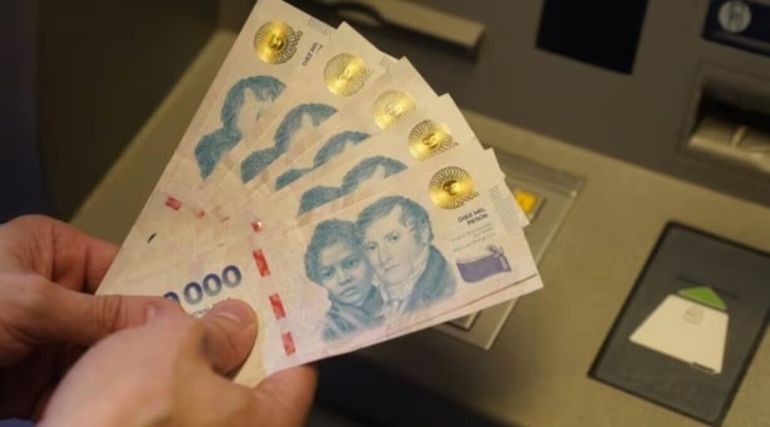 ¿Cuánto cuesta sacar plata del cajero en Argentina?