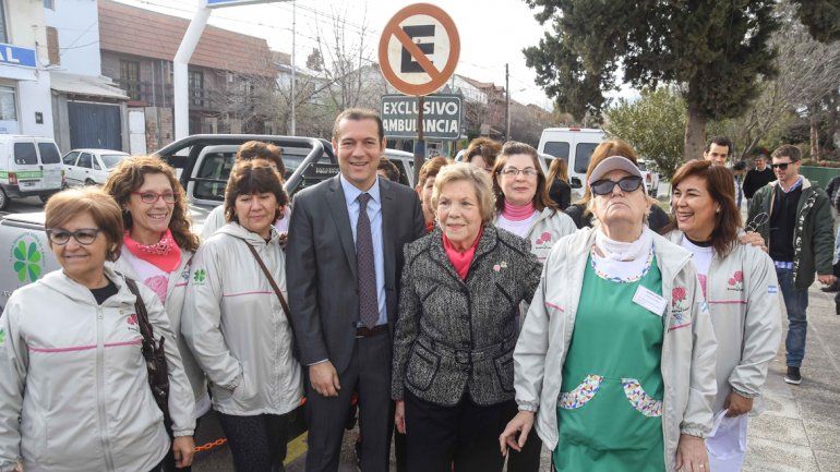Gutiérrez habló sobre la baja de Ingresos Brutos en la inauguración del móvil oncológico para Luncec.