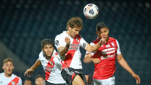 River chocó con los palos y no pasó de la igualdad