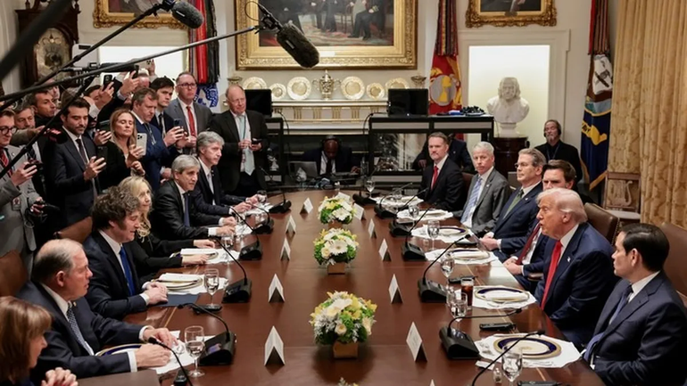 Fuertes caídas en los mercados tras las declaraciones de Donald Trump sobre las elecciones en Argentina