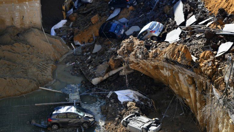 El gran socavón casi provoca una tragedia. De milagro no hubo heridos.
