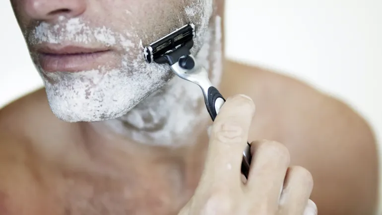 Los microcortes en la piel que se generan con las maquinas de afeitar son la puerta de entrada a distintos patógenos. Los microcortes en la piel que se generan con las maquinas de afeitar son la puerta de entrada a distintos patógenos.