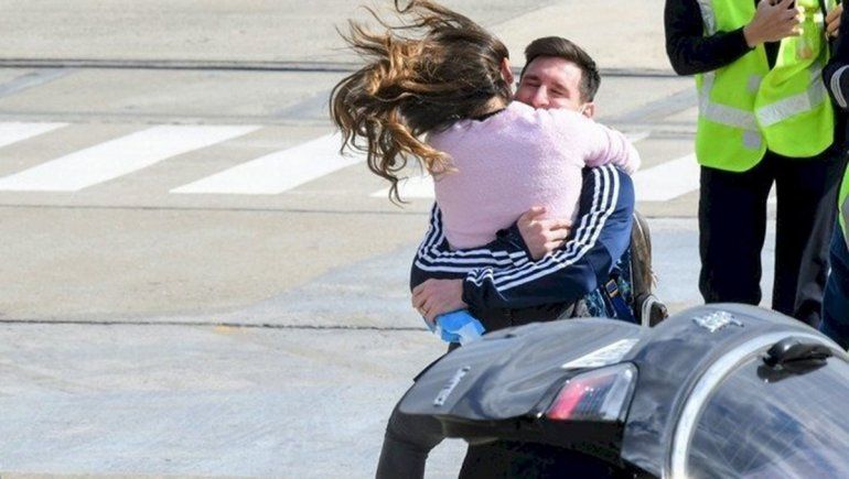 Puro amor: el recibimiento de Antonela a Messi en su llegada a Rosario