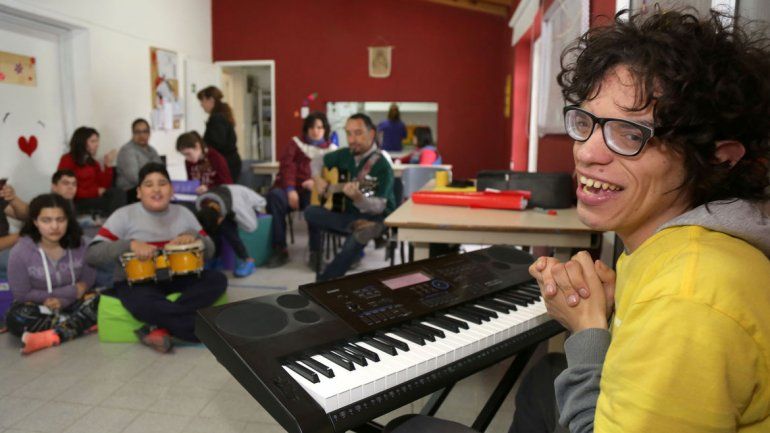 El pianista autista de Plottier tocará en el Monumento
