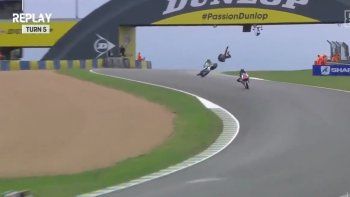El increíble accidente de Luca Marini en el MotoGP. El increíble accidente de Luca Marini en el MotoGP.