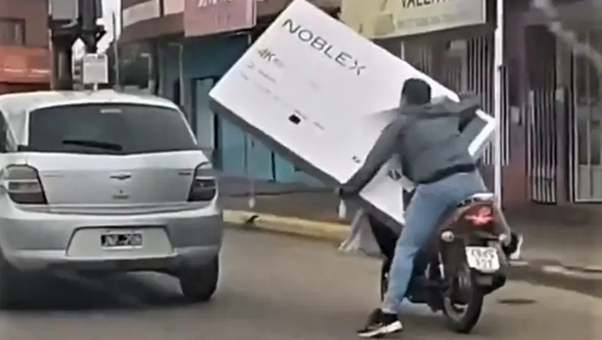 Video: lo buscan después que se les cayó un tele recién comprado