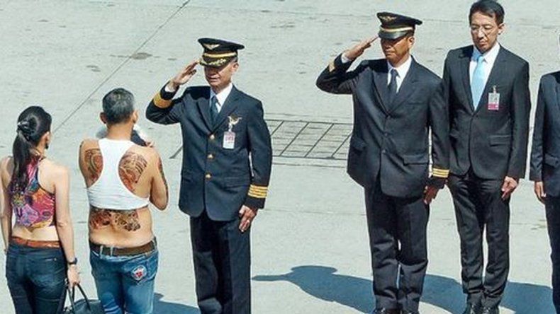 Hace poco se lo vio con un top, con el cuerpo todo tatuado.