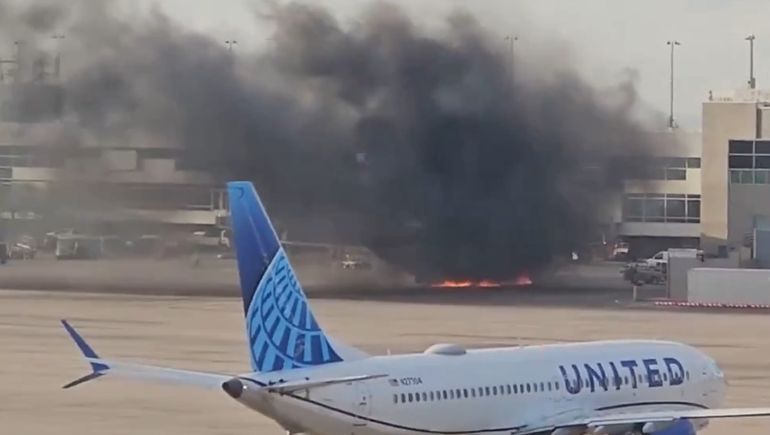 La tripulación del avión que se incendió en Denver reportó “vibraciones” en uno de sus impulsores antes de aterrizar.