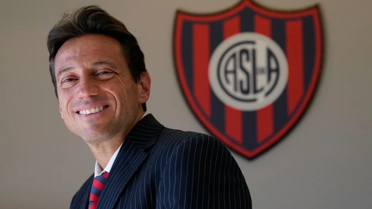 El presidente de San Lorenzo retomó el control del club tras su licencia.