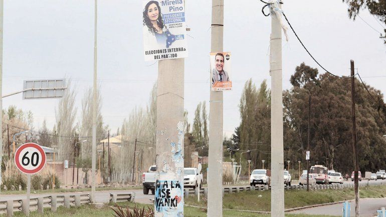Reflotan el debate de las pegatinas en las elecciones