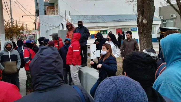 Plottier: desocupados reclamaron trabajo a la intendenta