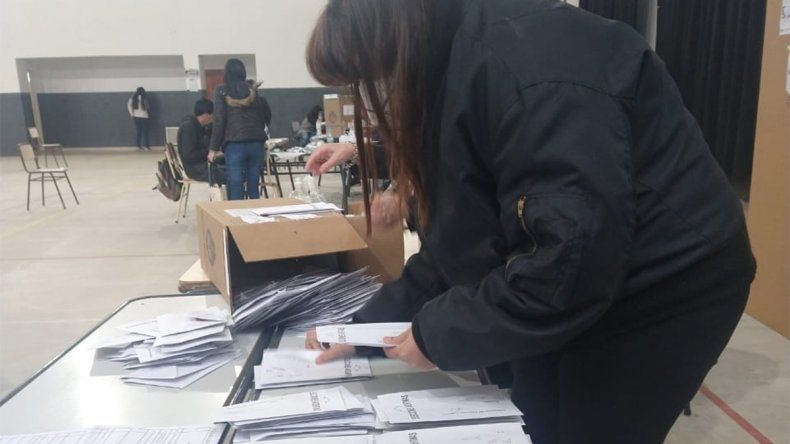 Se lleva a cabo el escrutinio provisorio en las escuelas | LM Neuquen Se lleva a cabo el escrutinio provisorio en las escuelas