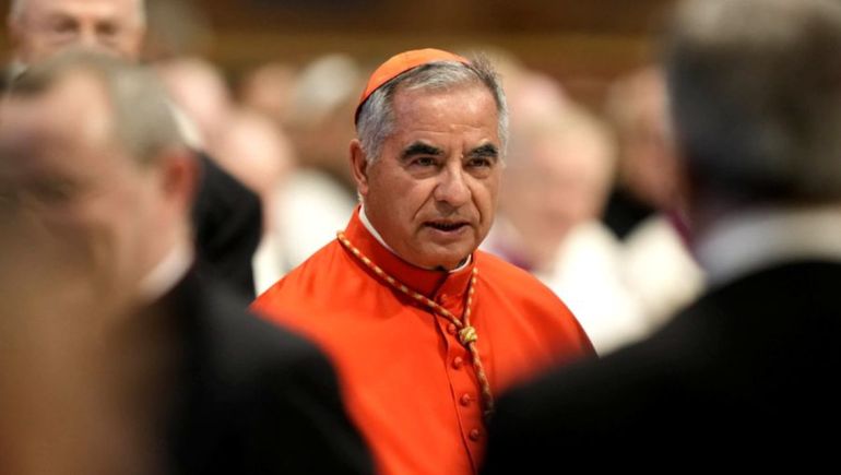El ex número tres del Vaticano podría ir a prisión por malversación de fondos.