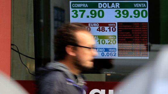 El dólar mayorista bajó 4%, cerrando en $39,60. El viernes valía $41,25.