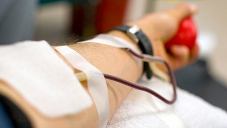 Francia levantará la prohibición de donar sangre a los homosexuales