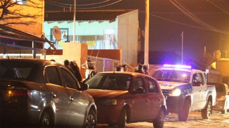 Una mujer murió por inhalación de monóxido de carbono en Centenario: la encontró su hija