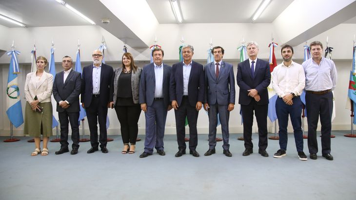 Los 10 gobernadores de la Ofephi cuestionaron la reforma de la Ley de Hidrocarburos. Los 10 gobernadores de la Ofephi cuestionaron la reforma de la Ley de Hidrocarburos.