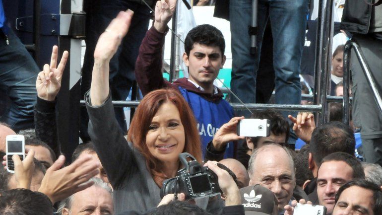 Investigan a Cristina y Máximo en otra causa por lavado de dinero