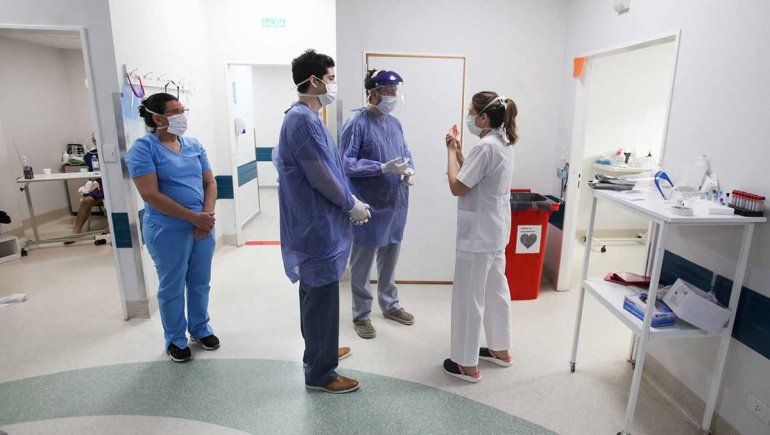 El sistema de salud sumó a casi 900 trabajadores para combatir la pandemia